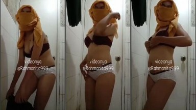 Bokep Rahmanita999 Jilbab Cadar Binal Lagi Pamer Body 1 - Bokepin
